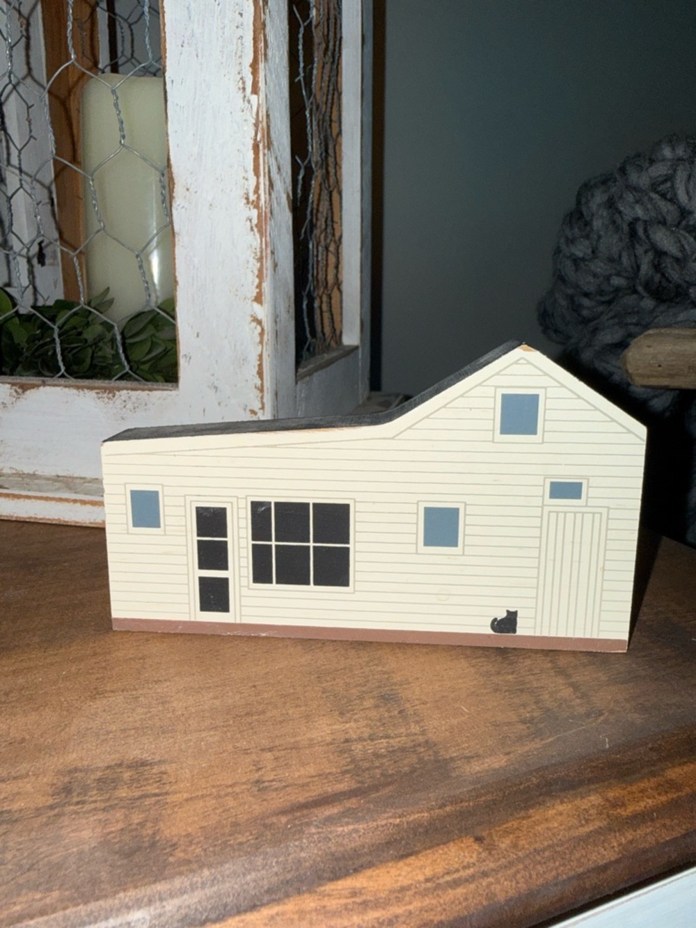 Longaberger The Cat’s Meow Wooden House Shelf Decor - Cream and Black